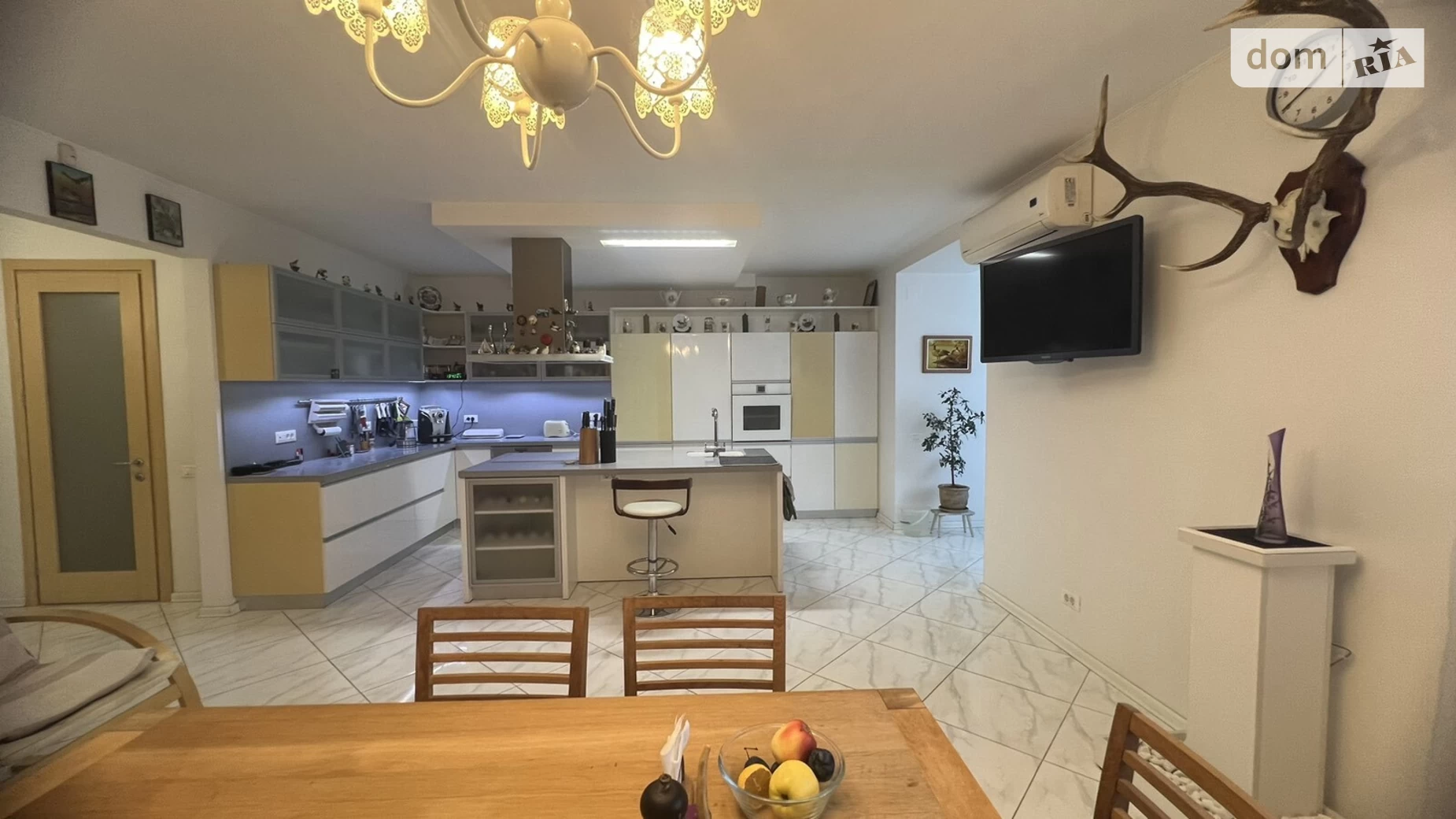 Продається 3-кімнатна квартира 161.7 кв. м у Одесі, вул. Кленова, 2А - фото 2
