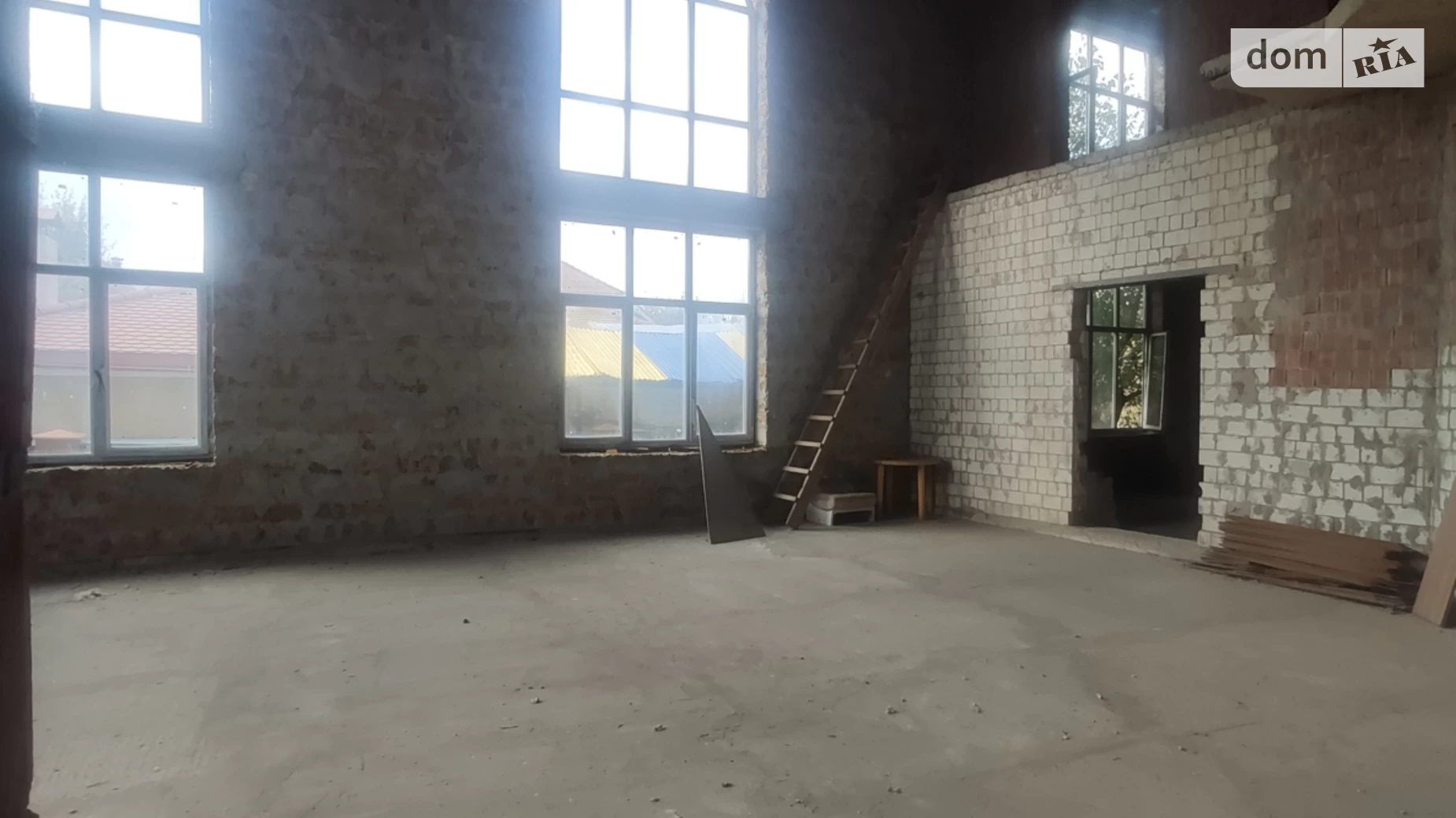 Продается дом на 2 этажа 800 кв. м с гаражом, цена: 650000 $ - фото 2