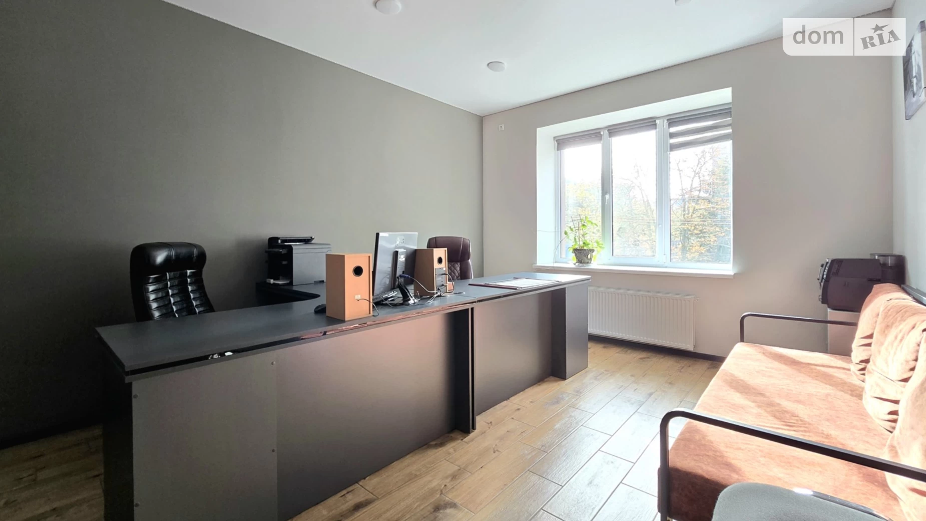 Продается офис 42 кв. м в бизнес-центре, цена: 57500 € - фото 2