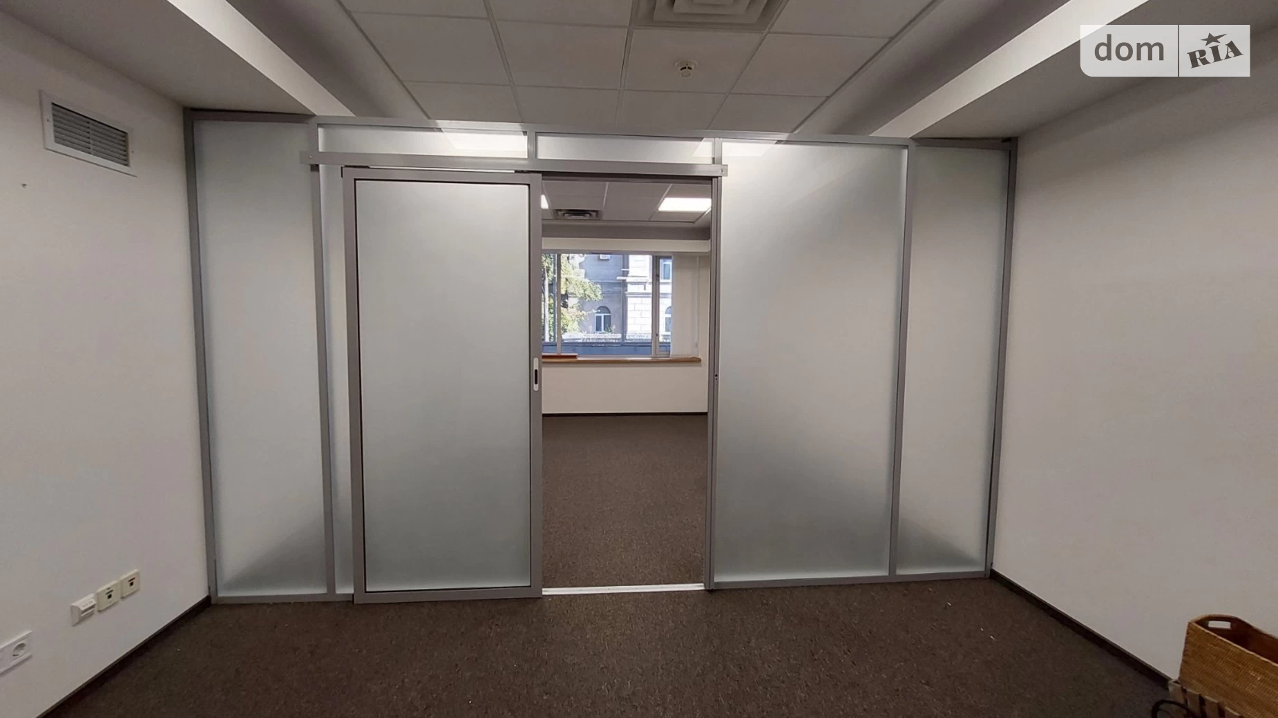 Сдается в аренду офис 75 кв. м в бизнес-центре, цена: 1650 $ - фото 3