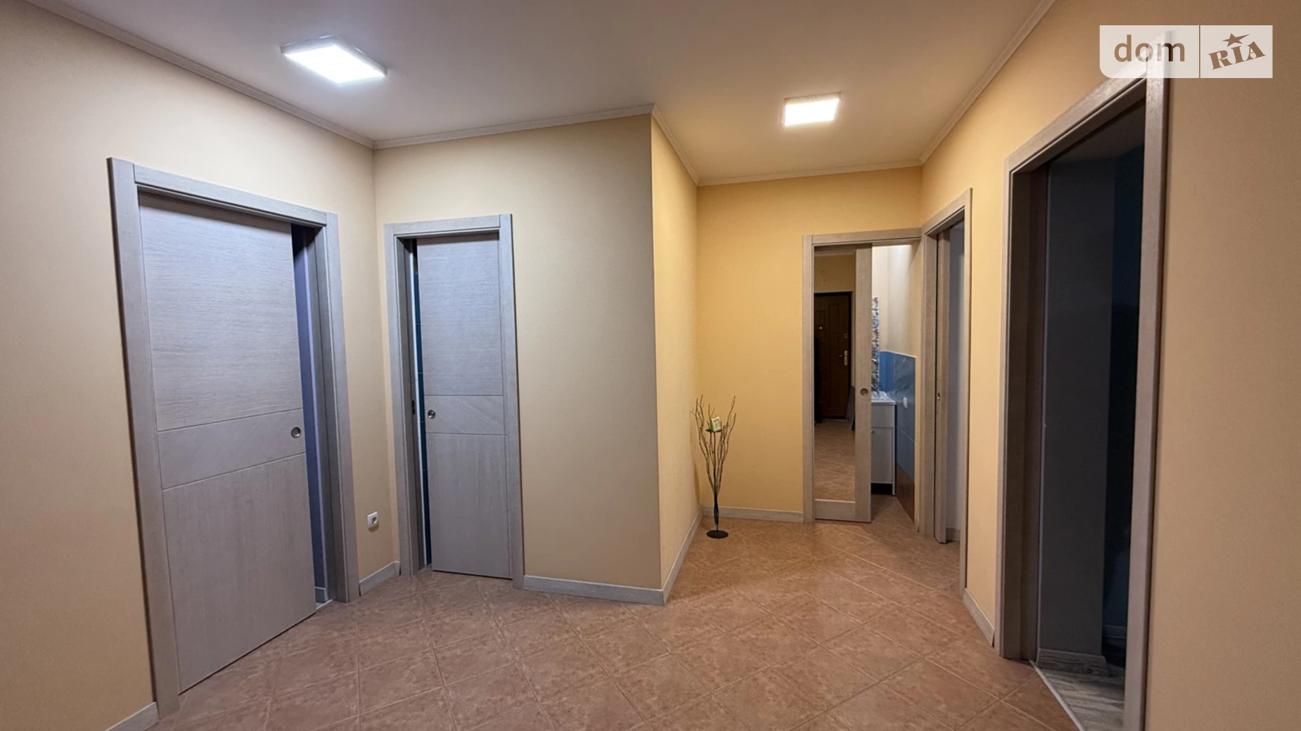 Продается 2-комнатная квартира 64 кв. м в Черновцах, ул. Немировская, 1А - фото 4