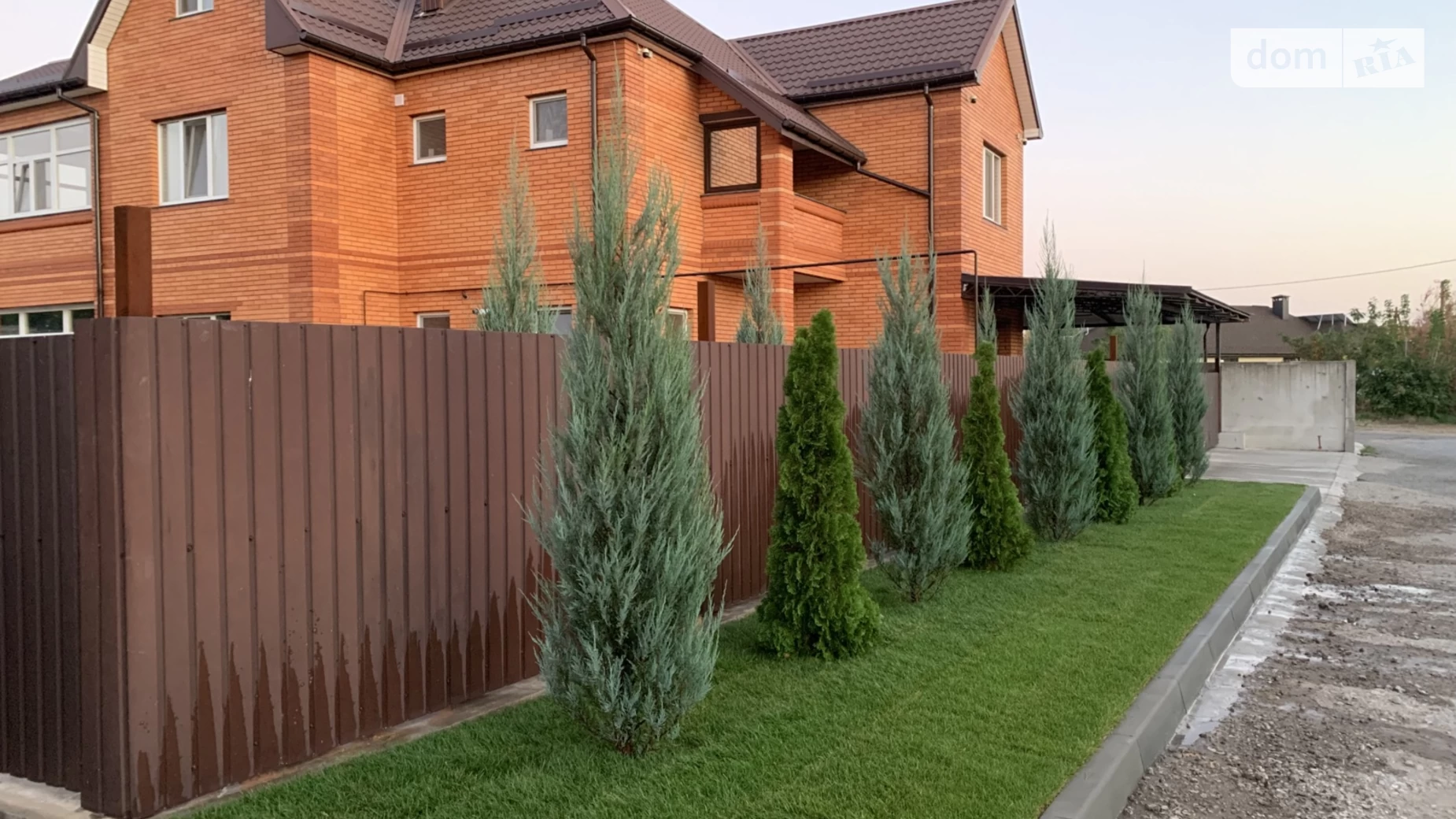 Продается дом на 3 этажа 300 кв. м с подвалом, цена: 555000 $ - фото 2