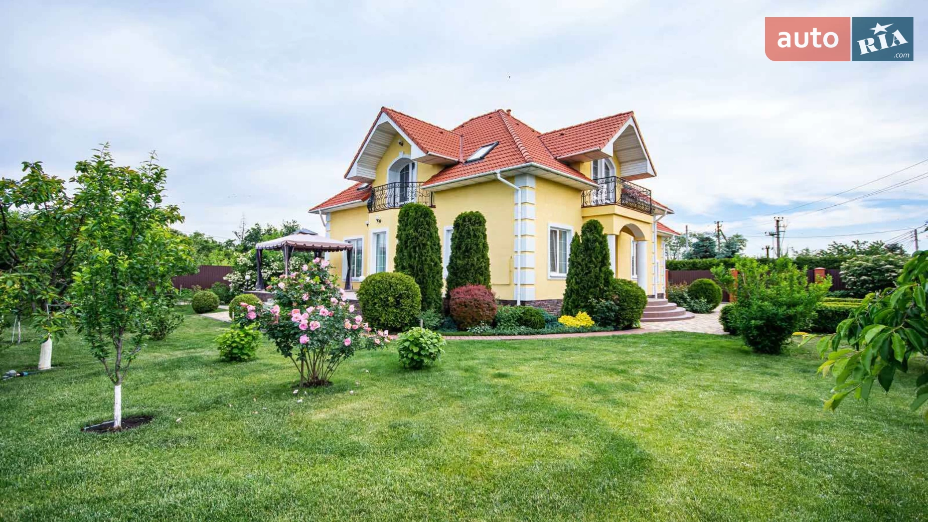 Продается дом на 2 этажа 250 кв. м с камином, цена: 275000 $ - фото 2