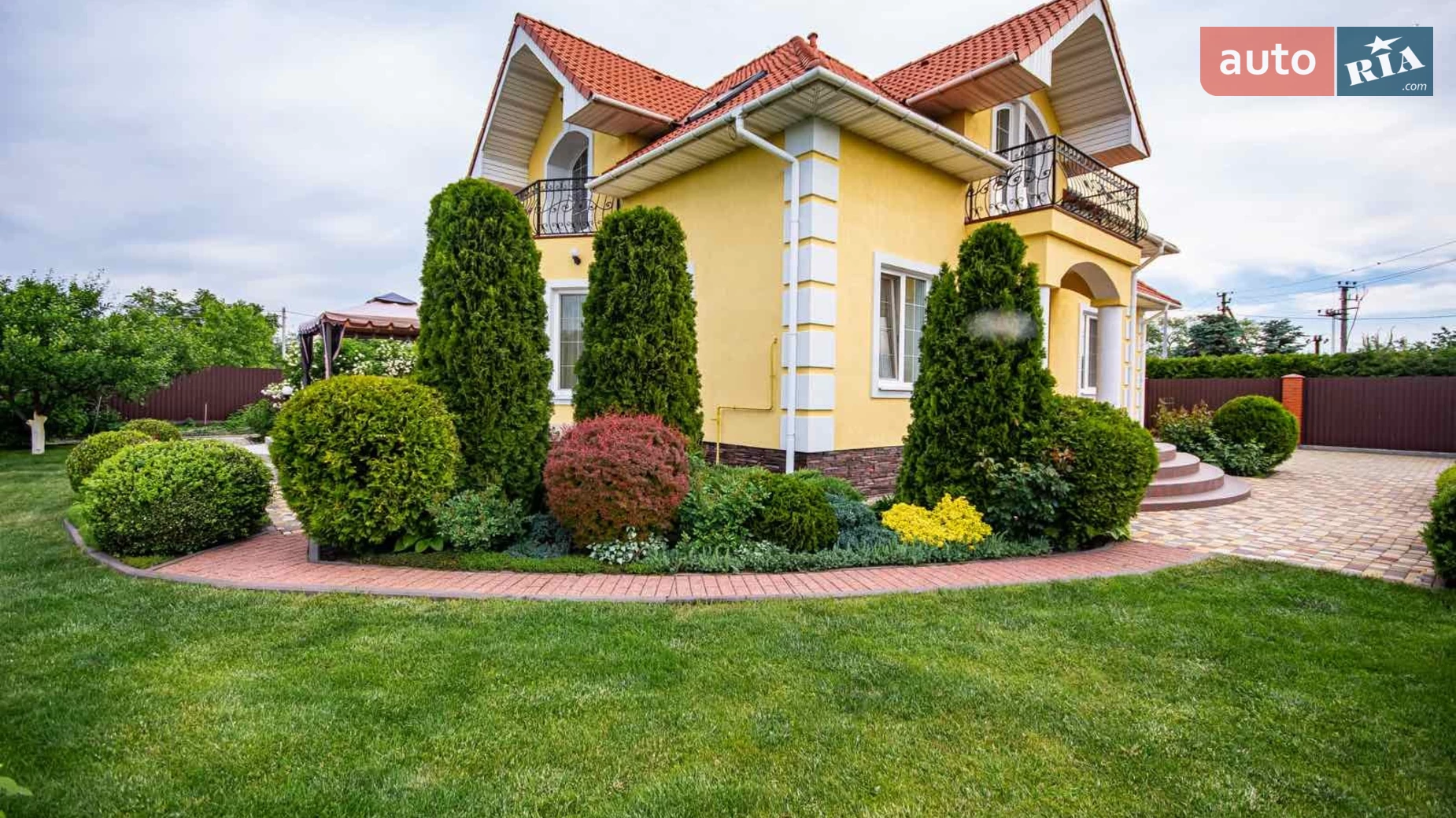 Продается дом на 2 этажа 250 кв. м с камином, цена: 275000 $ - фото 4
