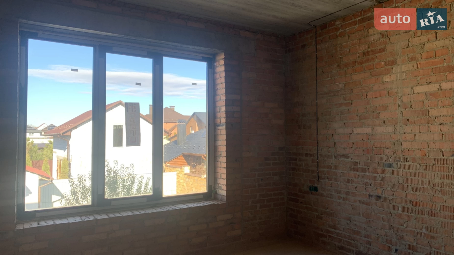 Продается дом на 2 этажа 172 кв. м с участком, цена: 160000 $ - фото 2