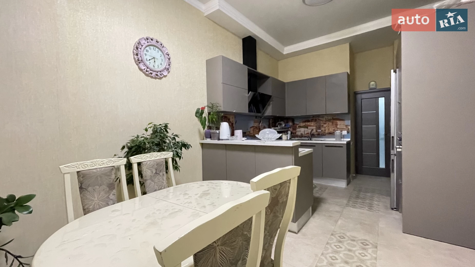 Продается 3-комнатная квартира 96.5 кв. м в Черноморске, ул. Парусная - фото 2