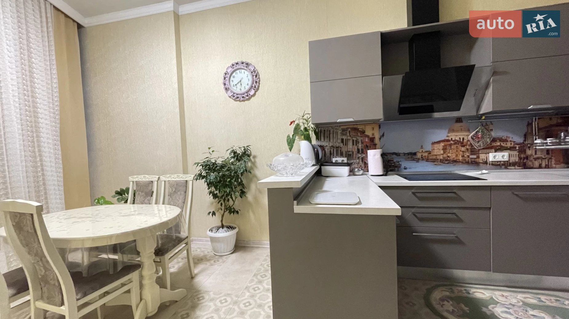 Продается 3-комнатная квартира 96.5 кв. м в Черноморске, ул. Парусная - фото 3