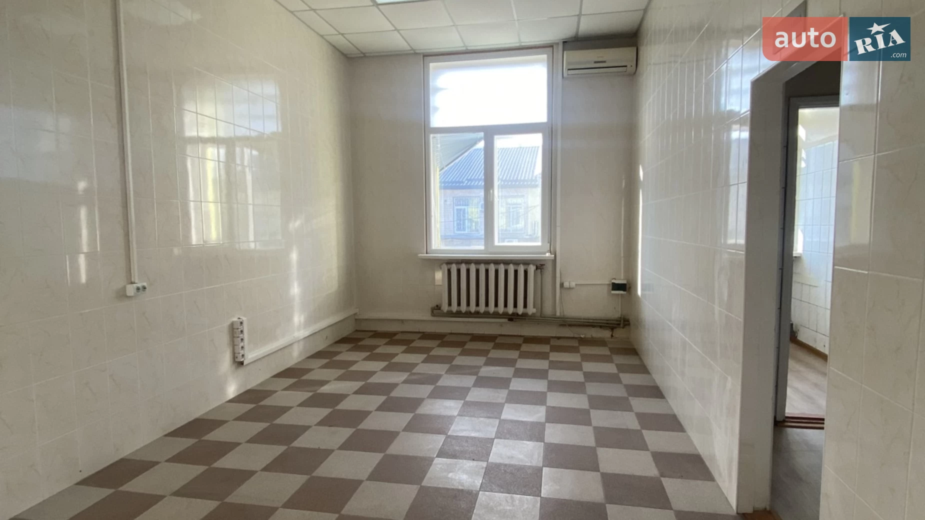 Сдается в аренду офис 62 кв. м в бизнес-центре, цена: 400 $ - фото 3