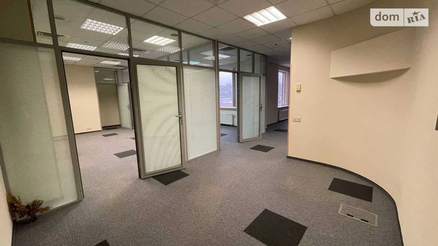 Сдается в аренду офис 194 кв. м в бизнес-центре, цена: 3492 $ - фото 3