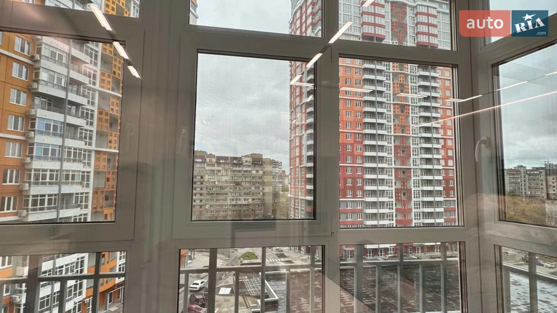 Продається 2-кімнатна квартира 70 кв. м у Одесі, просп. Гагаріна, 19А - фото 3