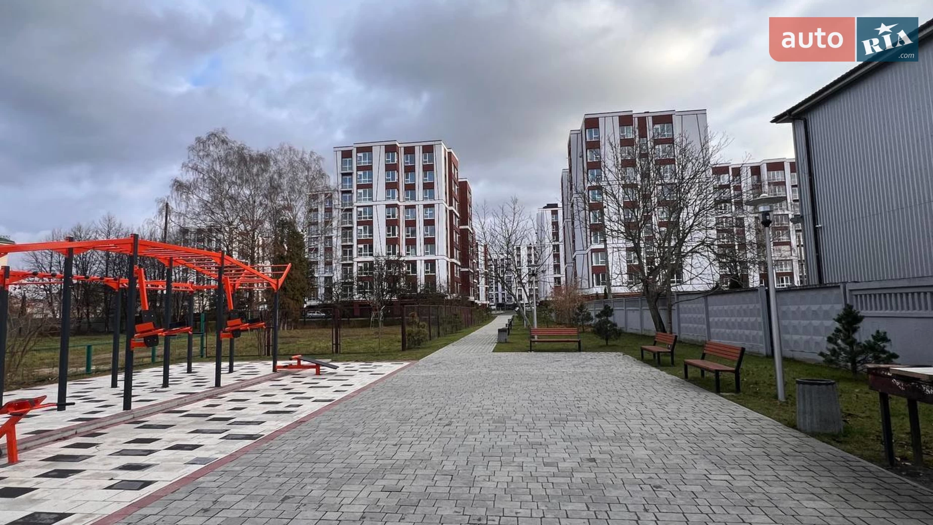 Продается 3-комнатная квартира 76.1 кв. м в Ивано-Франковске, ул. Отца Блавацкого, 18 корпус 15 - фото 2