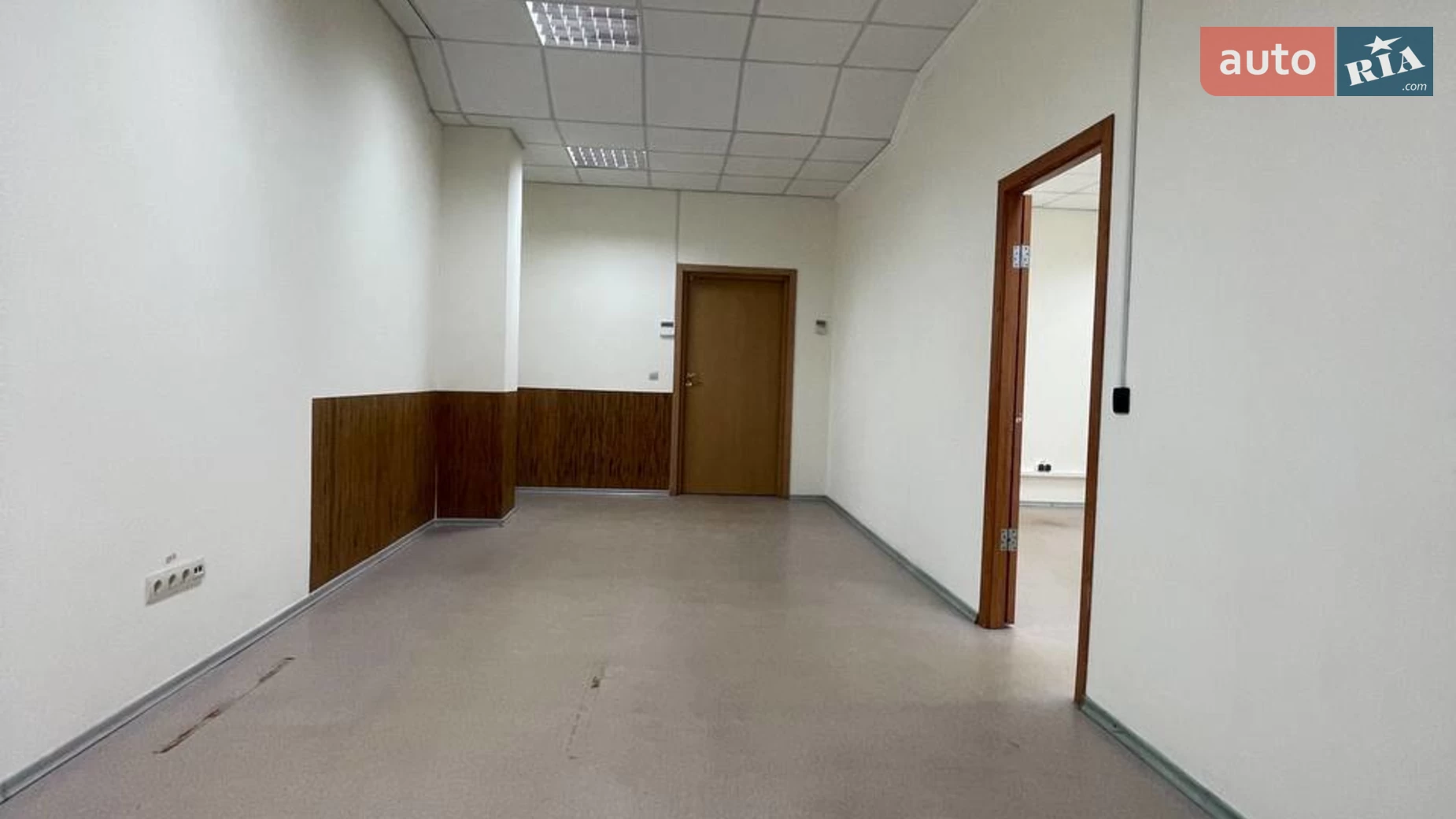 Сдается в аренду офис 52.8 кв. м в бизнес-центре, цена: 17425 грн - фото 4