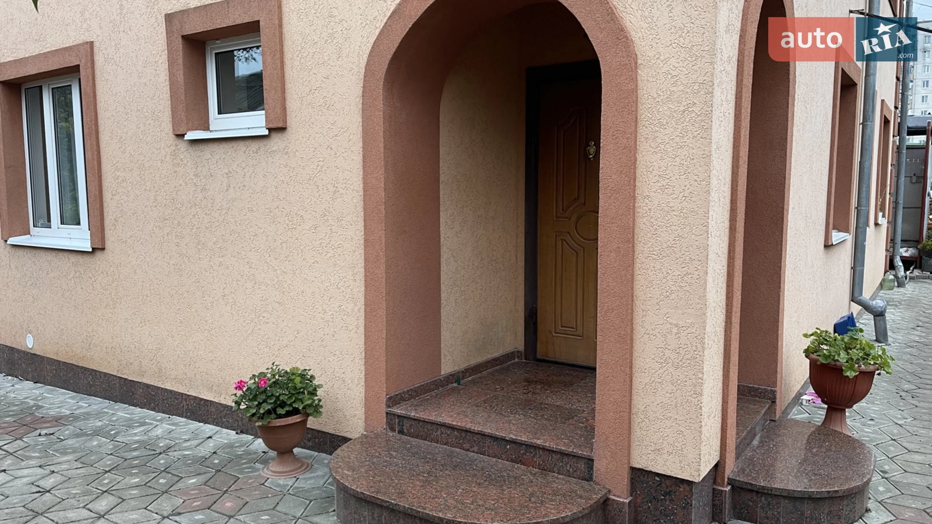 Продается дом на 2 этажа 190 кв. м с гаражом, цена: 150000 $ - фото 2