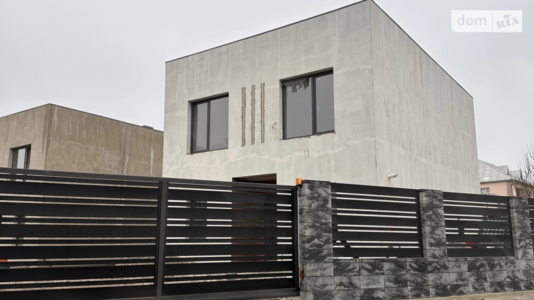 Продается дом на 2 этажа 150 кв. м с бассейном, цена: 145500 $ - фото 2
