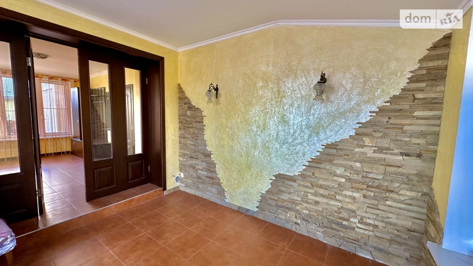 Продается дом на 2 этажа 405 кв. м с камином, цена: 164000 $ - фото 3