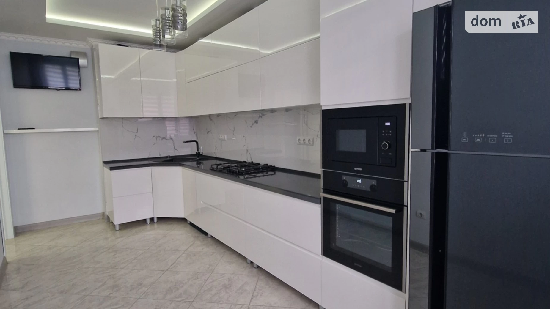 Продается 3-комнатная квартира 104 кв. м в Черновцах, ул. Каспрука Павла, 18 - фото 2
