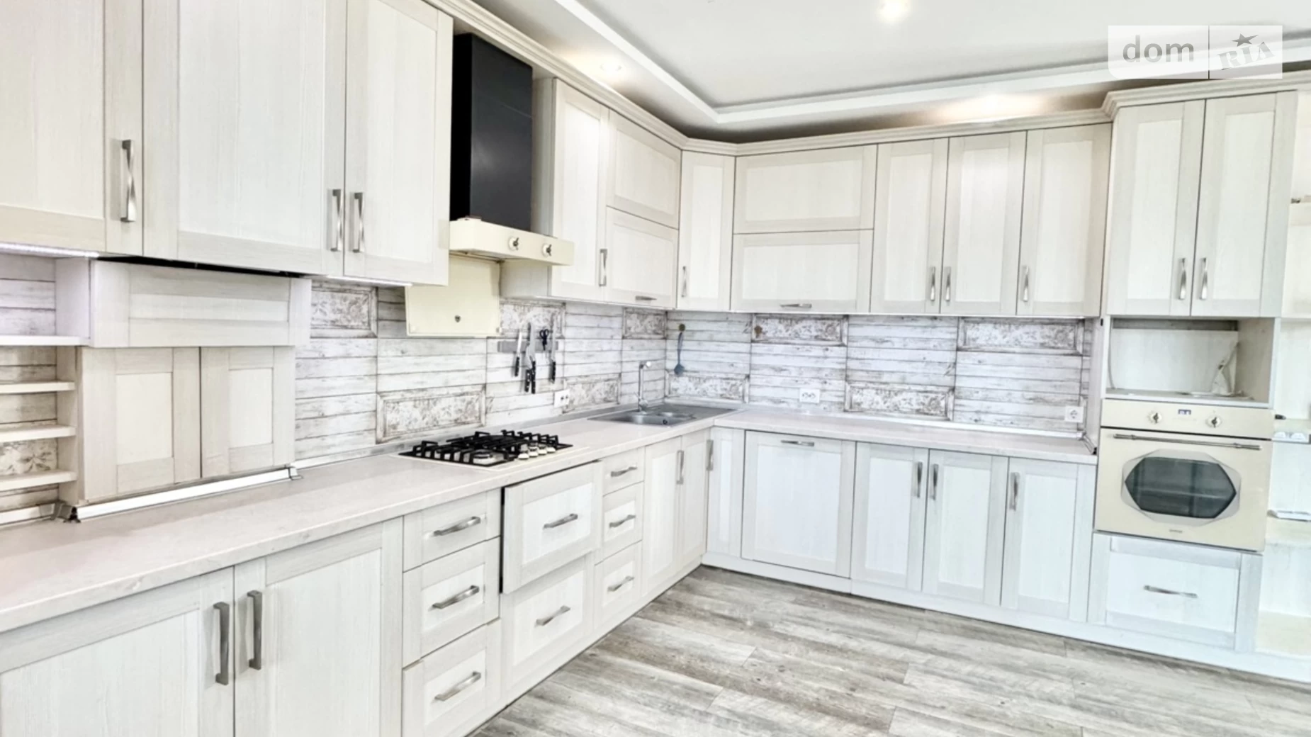 Продается 6-комнатная квартира 208 кв. м в Чернигове, просп. Победы, 119А - фото 4