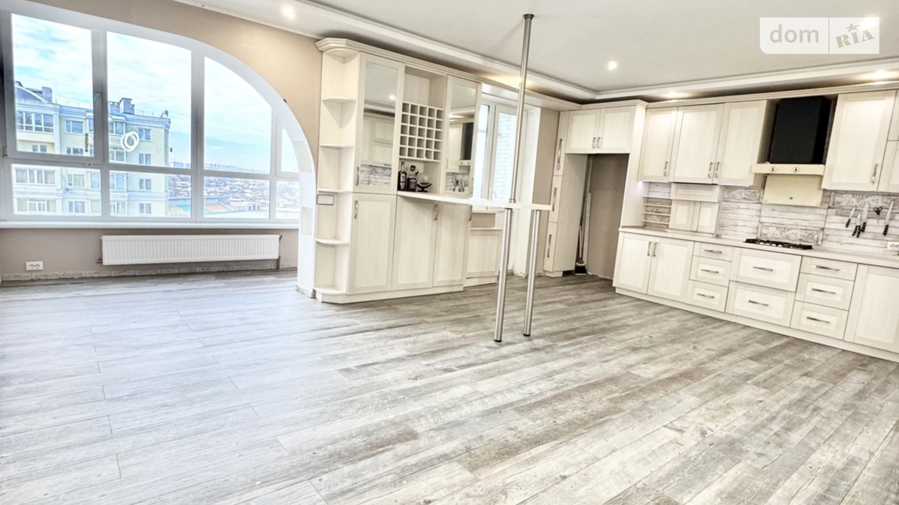 Продается 6-комнатная квартира 208 кв. м в Чернигове, просп. Победы, 119А - фото 2