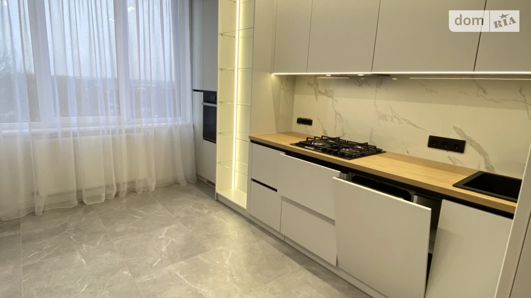 Продается 1-комнатная квартира 40 кв. м в Ивано-Франковске, ул. Независимости (Горького), 2А - фото 2