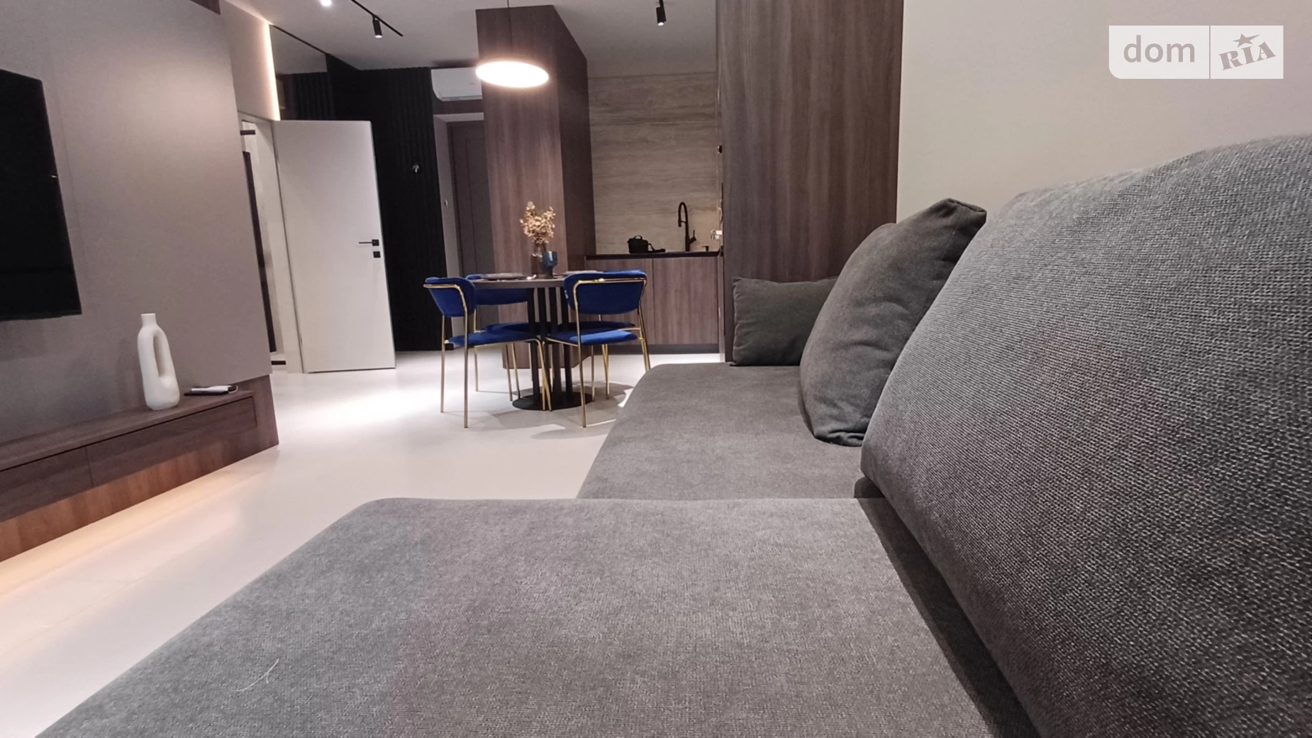 Продается 1-комнатная квартира 43 кв. м в Ужгороде, цена: 102499 $ - фото 2