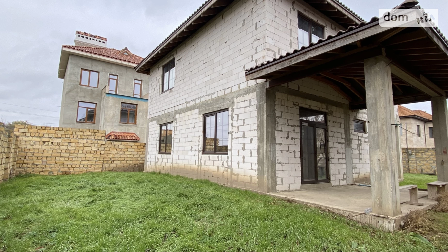 Продается дом на 2 этажа 210 кв. м с подвалом, цена: 145000 $ - фото 2