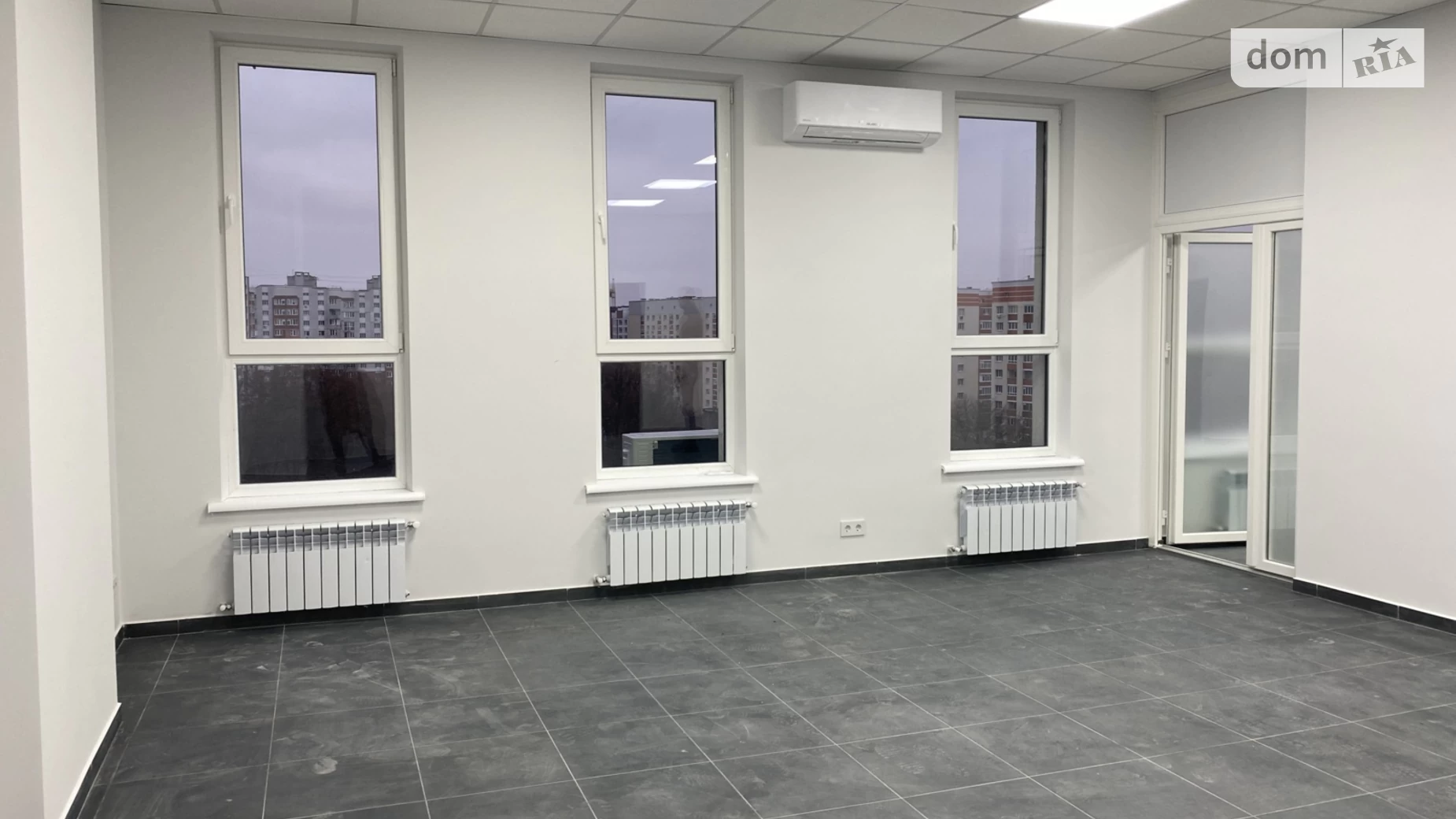 Сдается в аренду офис 46.6 кв. м в бизнес-центре, цена: 11650 грн - фото 4