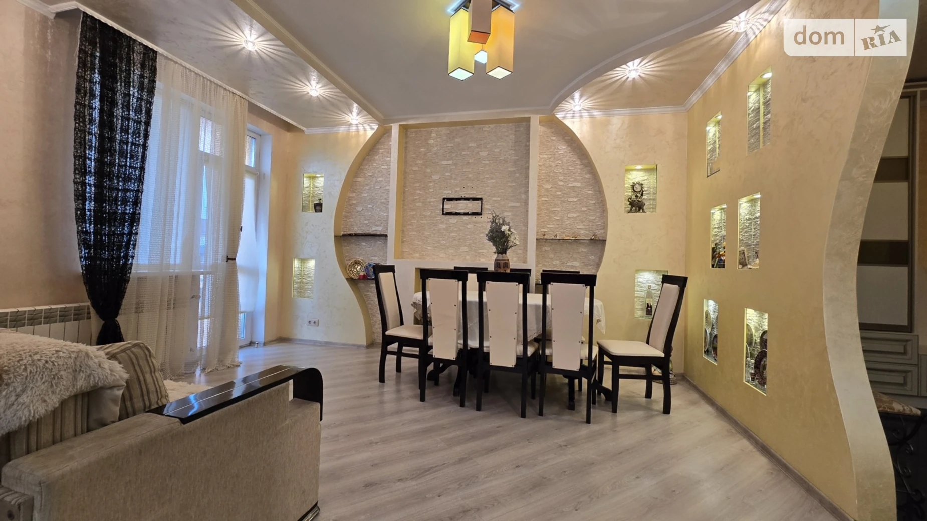 Продается 5-комнатная квартира 181.8 кв. м в Ужгороде, ул. Богомольца, 22 - фото 2