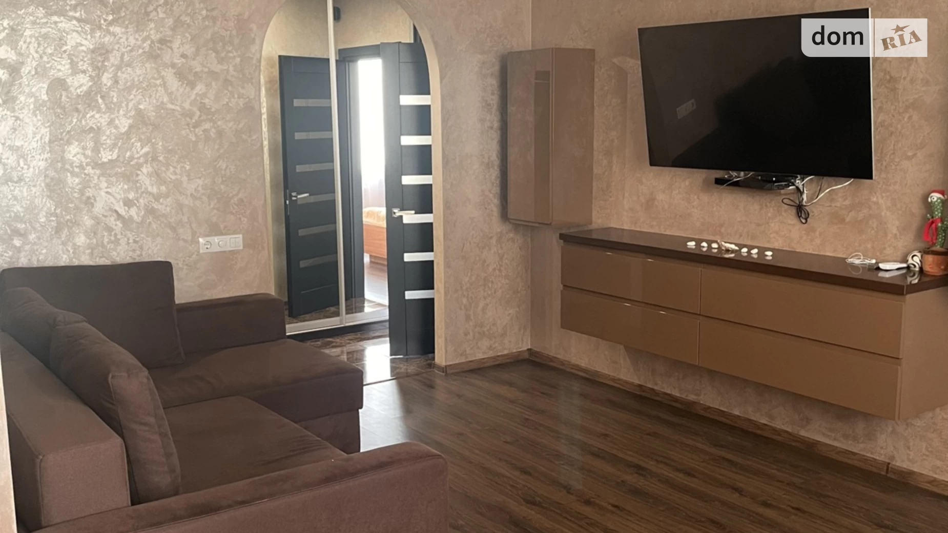 Продается 2-комнатная квартира 68.5 кв. м в Броварах, ул. Киевская, 243А - фото 2