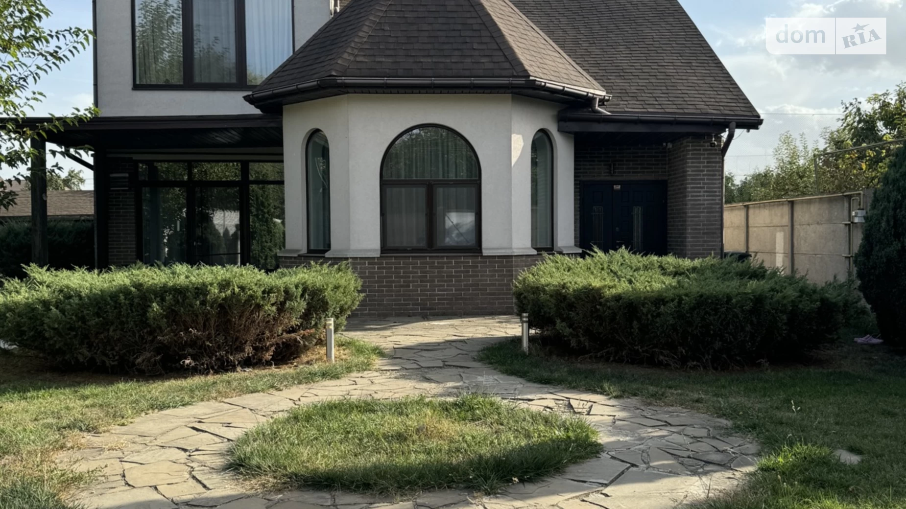 Продается дом на 2 этажа 220.4 кв. м с террасой, цена: 219000 $ - фото 2