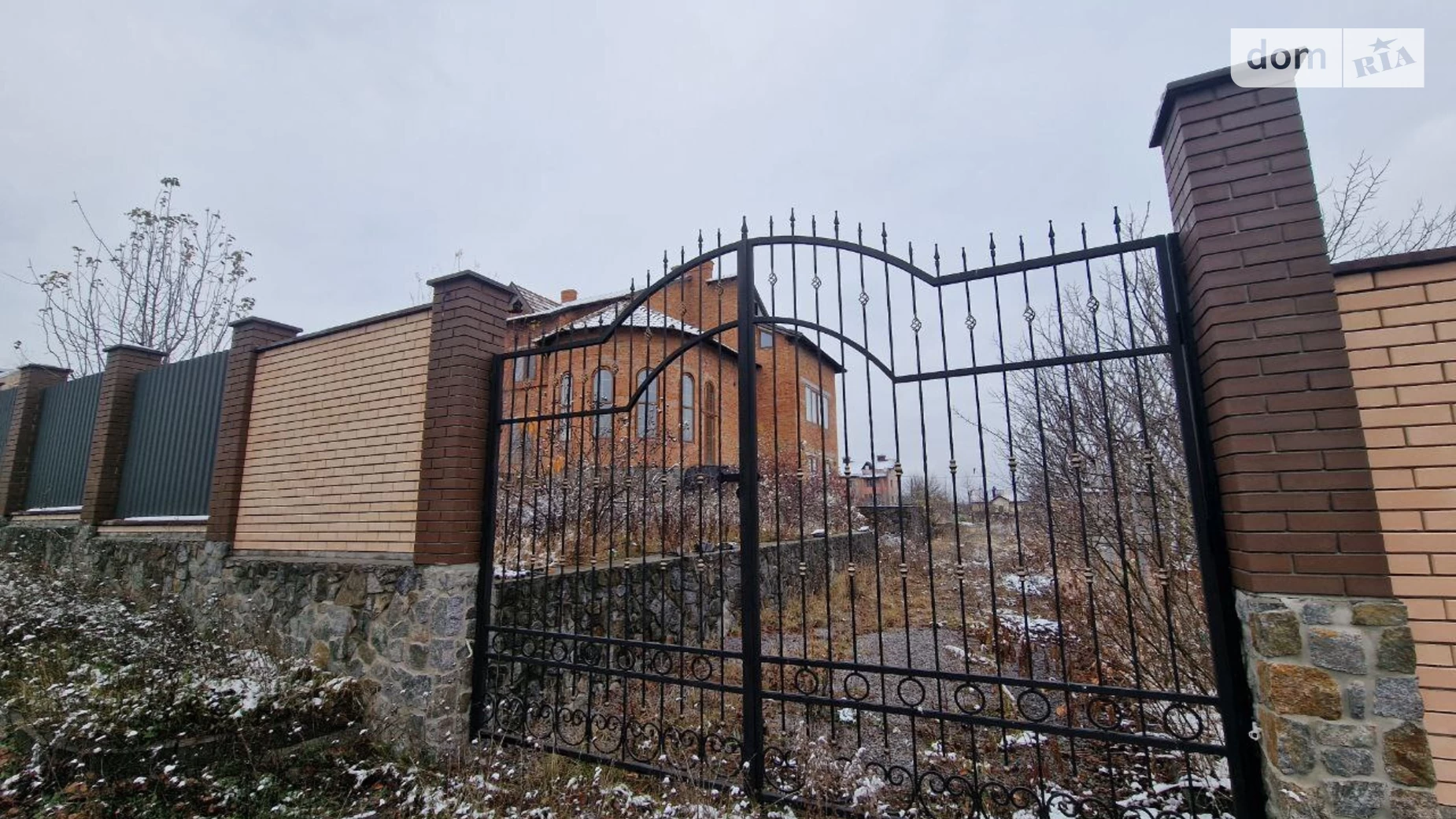 Продается дом на 3 этажа 360 кв. м с бассейном, цена: 190000 $ - фото 2