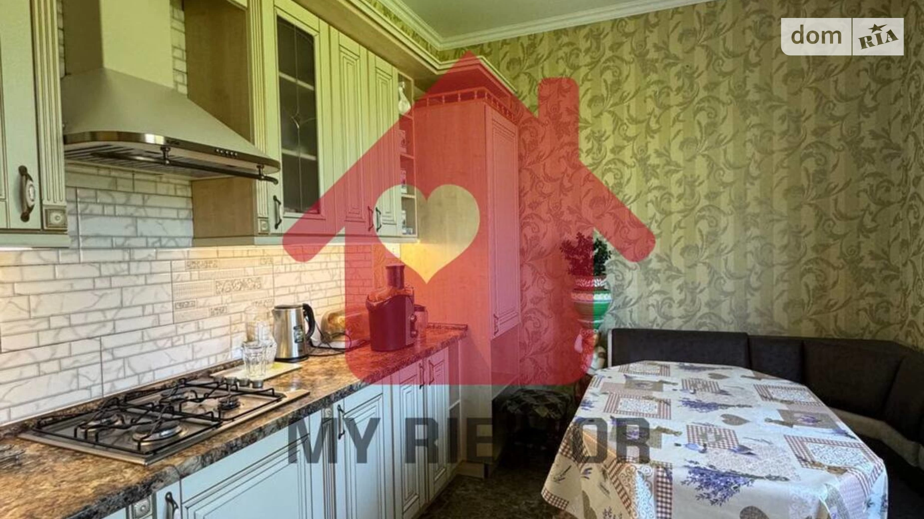 Продается дом на 2 этажа 242 кв. м с камином, цена: 120000 $ - фото 4