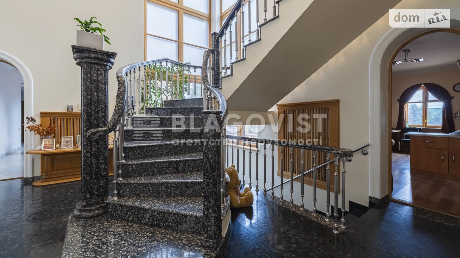 Продается дом на 3 этажа 828.1 кв. м с гаражом, цена: 1100000 $ - фото 4