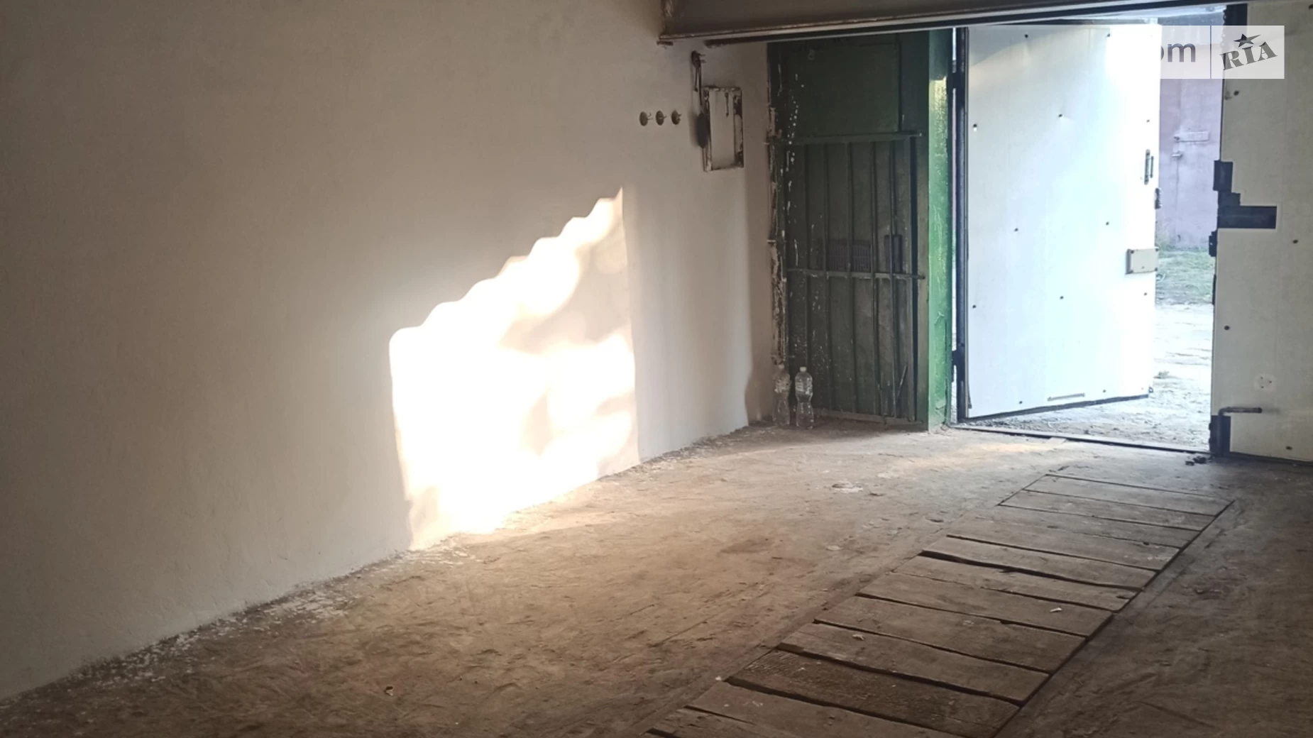 Сдается в аренду отдельно стоящий гараж под легковое авто на 29 кв. м, цена: 2100 грн - фото 4