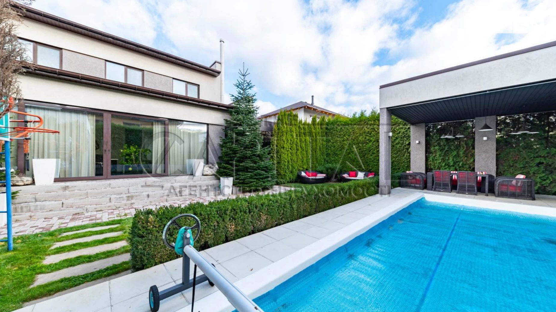Продается дом на 2 этажа 221.3 кв. м с мебелью, цена: 550000 $ - фото 2
