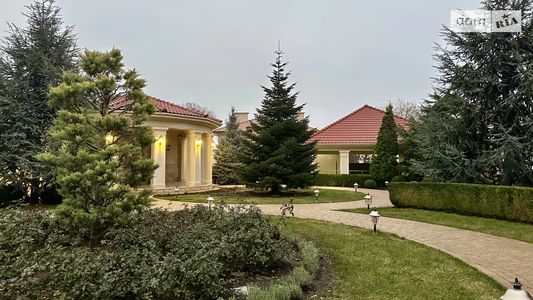 Продается дом на 3 этажа 980 кв. м с бассейном, цена: 4000000 $ - фото 2