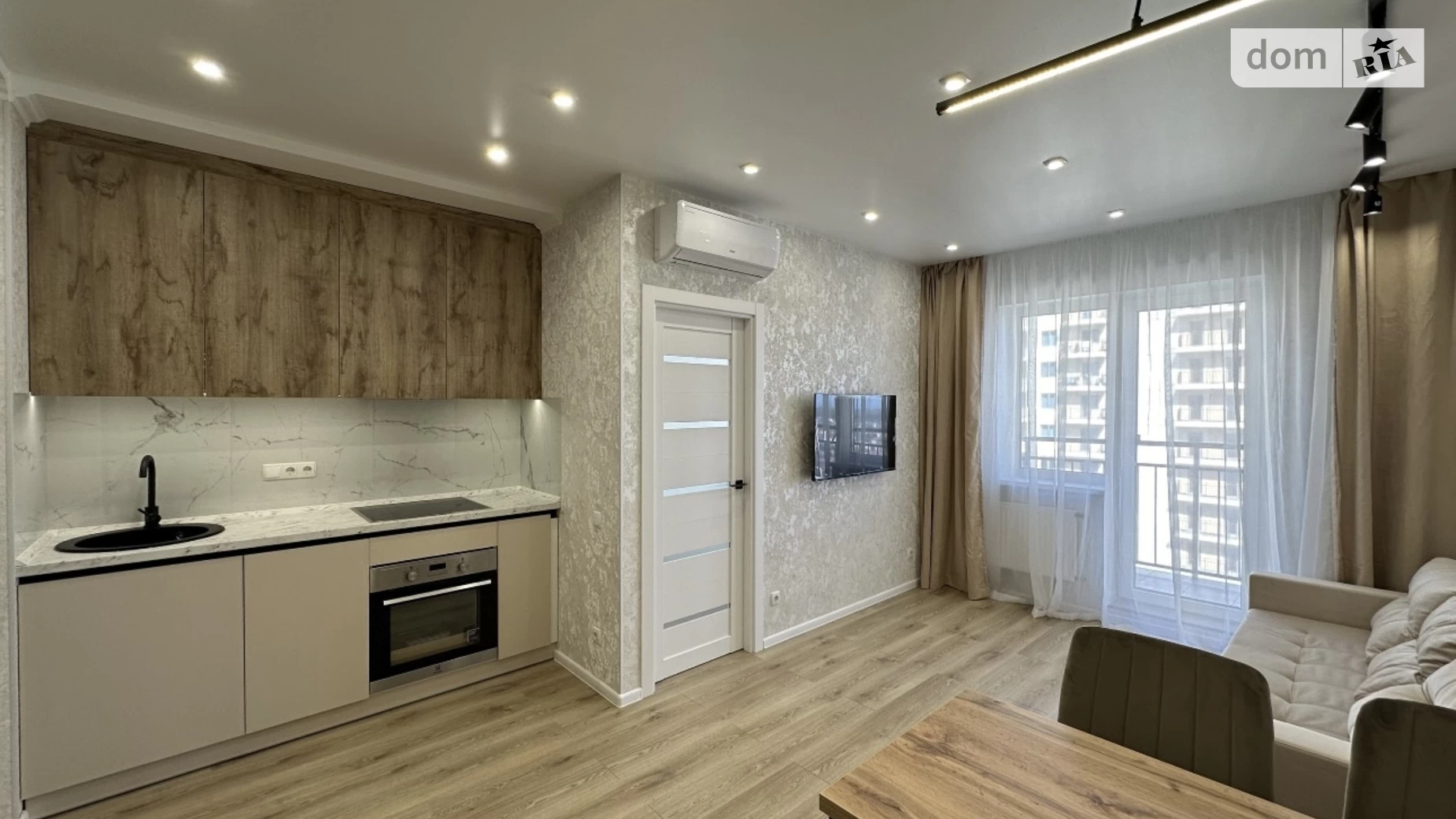 Продается 1-комнатная квартира 42 кв. м в Одессе, ул. Жемчужная, 10 - фото 2