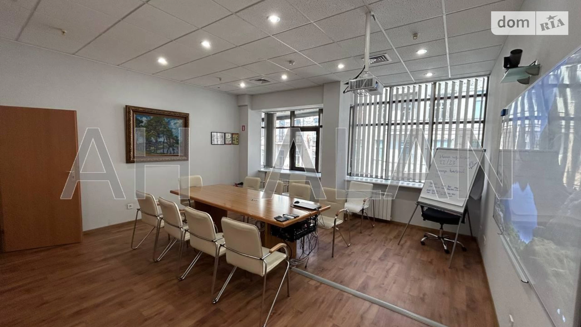 Сдается в аренду офис 400 кв. м в бизнес-центре, цена: 5500 € - фото 2