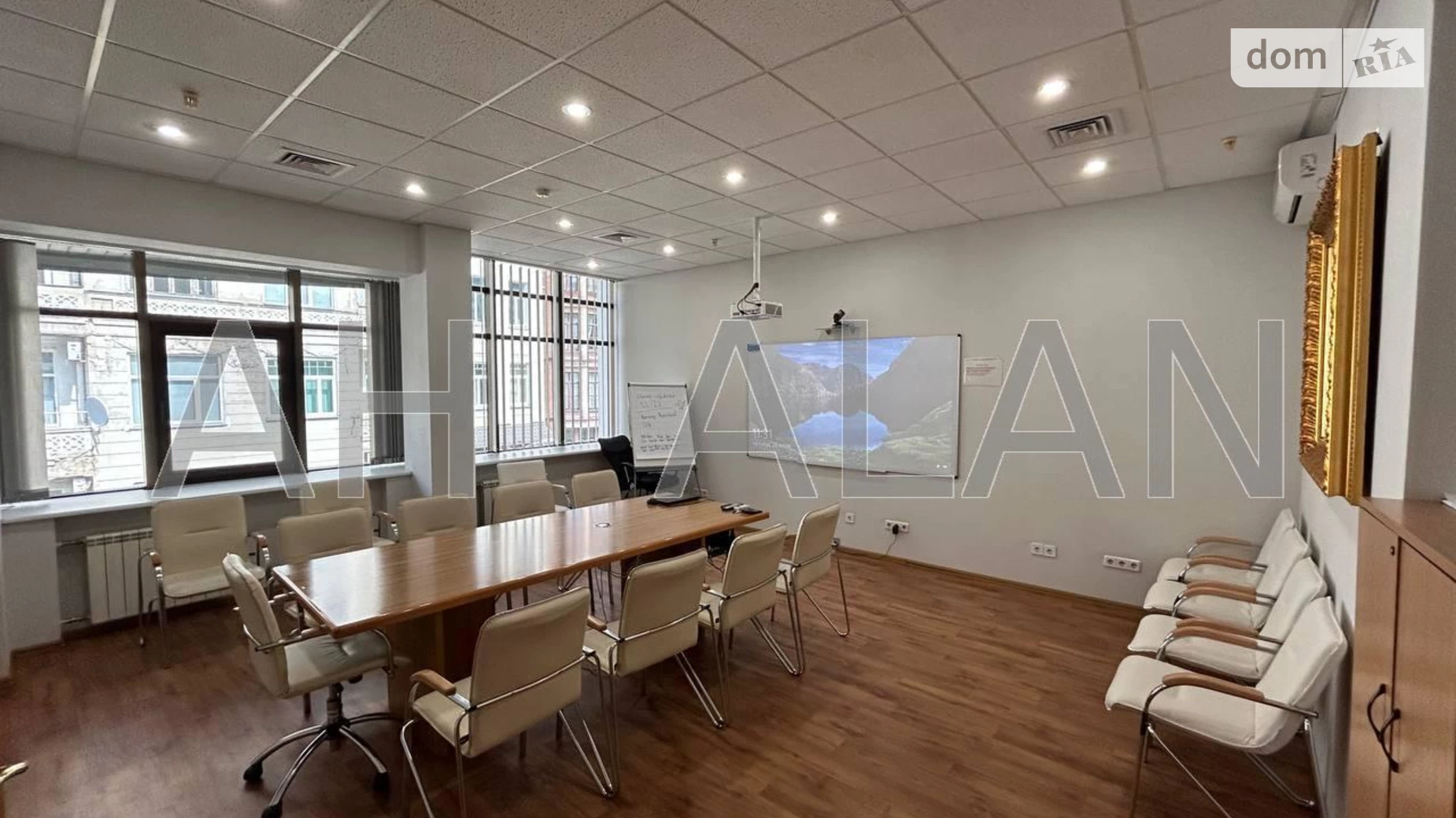 Сдается в аренду офис 400 кв. м в бизнес-центре, цена: 5500 € - фото 3
