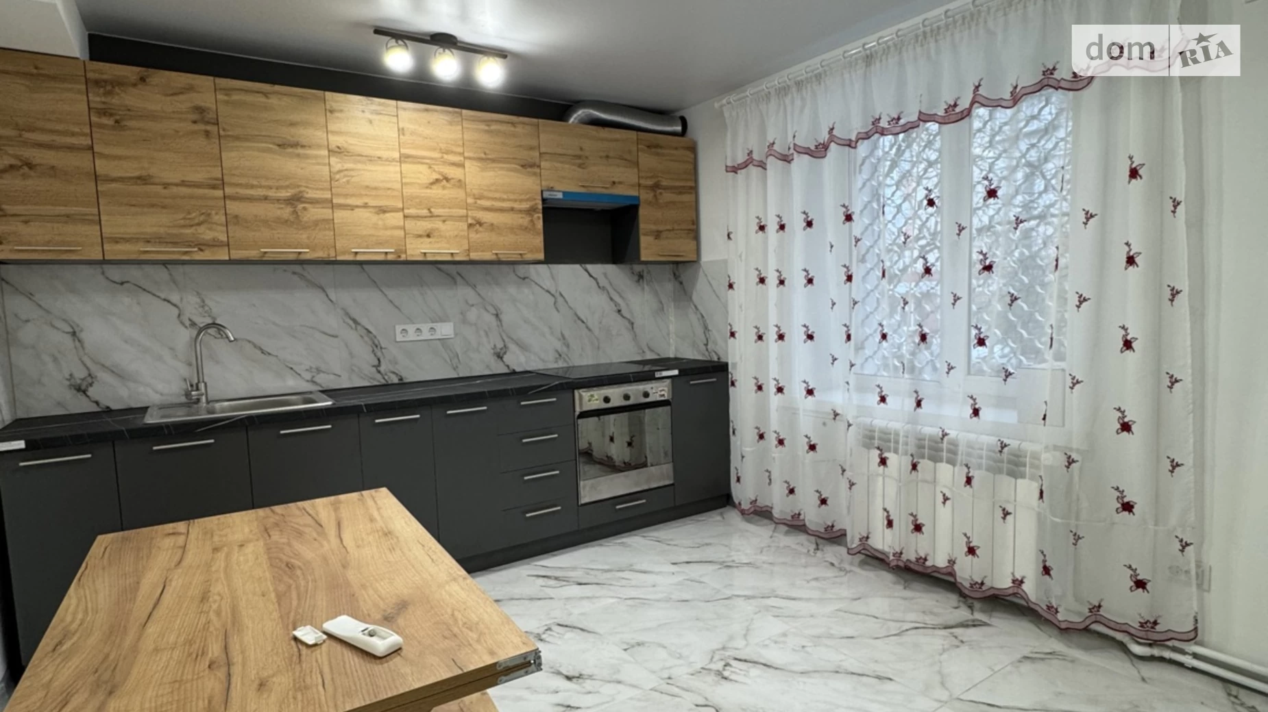 Сдается в аренду 1-комнатная квартира 54 кв. м в Ровно, ул. Галицкого Данилы, 11 - фото 2