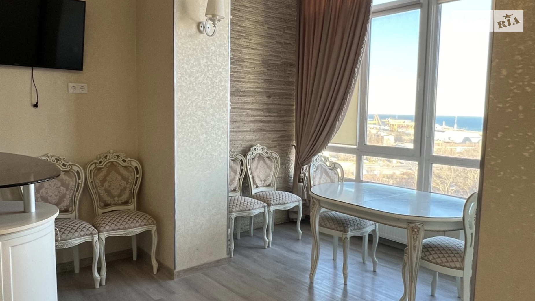 Продается 3-комнатная квартира 177.1 кв. м в Черноморске, пер. Хантадзе - фото 2