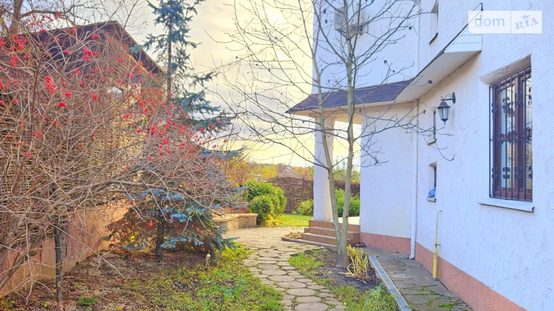 Продається будинок 3 поверховий 285 кв. м с басейном, цена: 150000 $ - фото 2