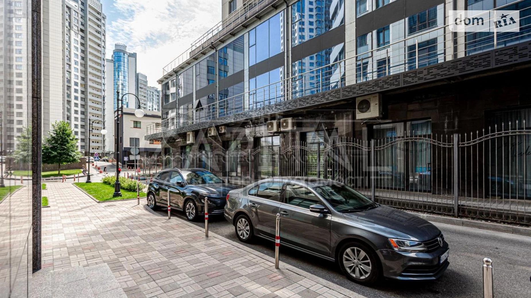 Продается 2-комнатная квартира 69 кв. м в Киеве, ул. Андрея Верхогляда(Драгомирова), 14А - фото 2