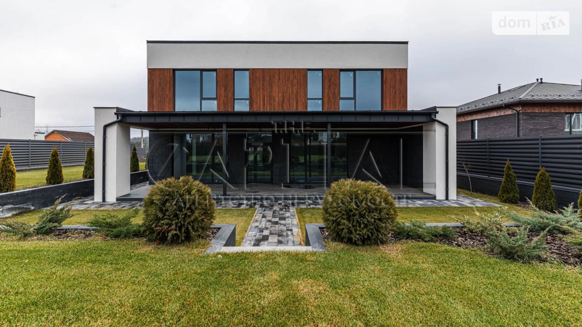 Продается дом на 2 этажа 310 кв. м с камином, цена: 490000 $ - фото 2