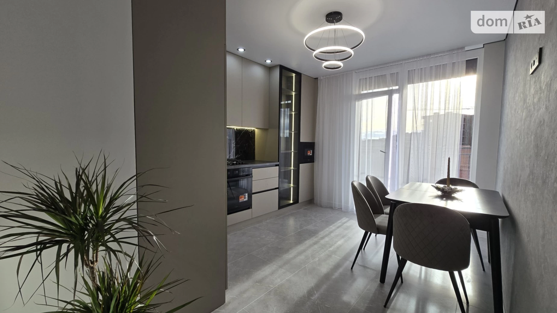 Продается 1-комнатная квартира 41 кв. м в Ивано-Франковске, ул. Крайковского - фото 2