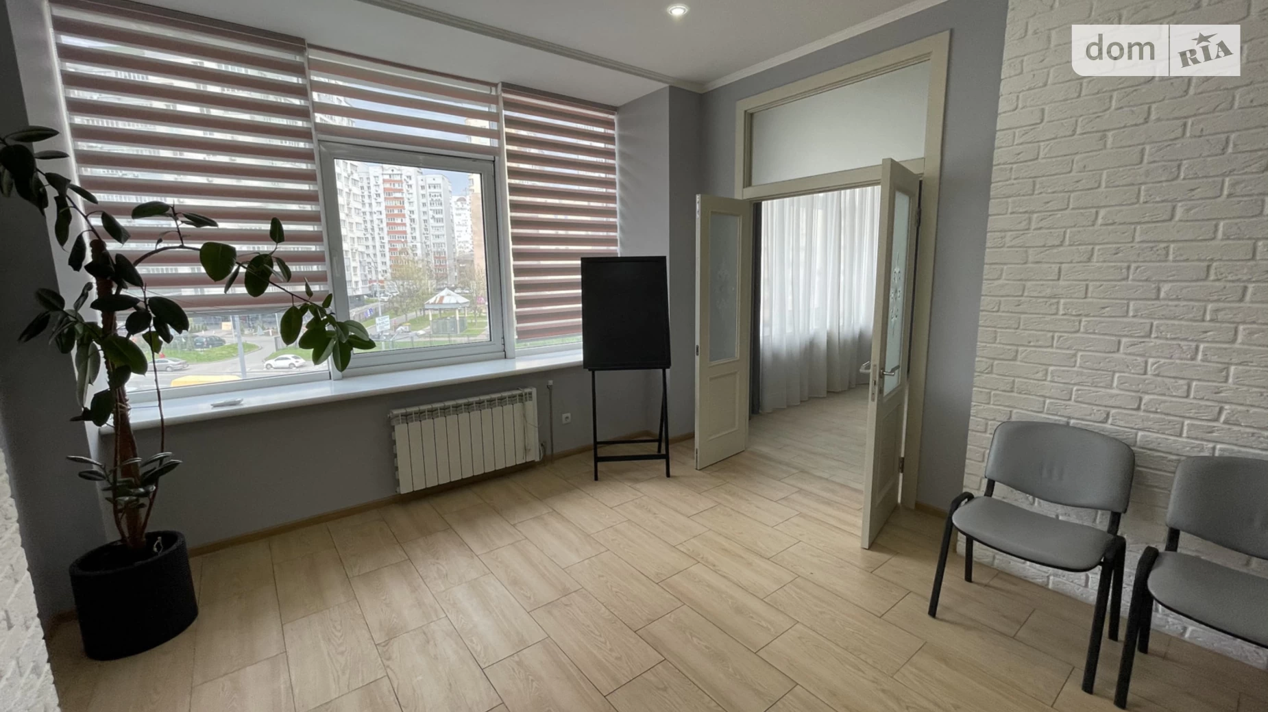 Здається в оренду офіс 65 кв. м в бізнес-центрі, цена: 850 $ - фото 2