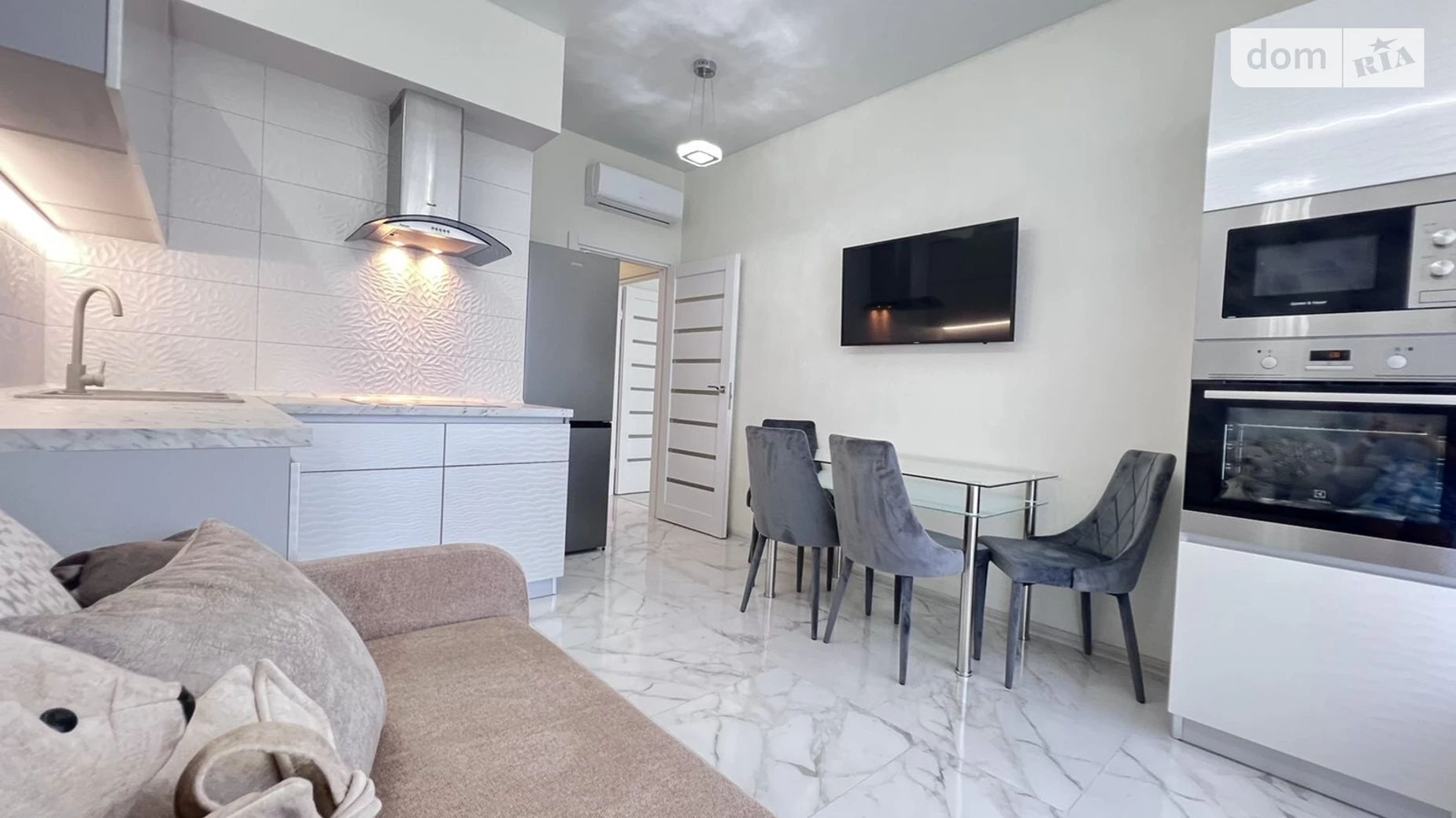 Продається 1-кімнатна квартира 46 кв. м у Одесі, просп. Гагаріна - фото 2