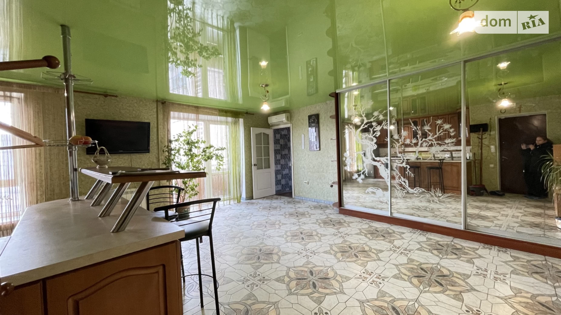 Продается 2-комнатная квартира 85.3 кв. м в Черноморске, просп. Мира(Ленина ул.) - фото 2
