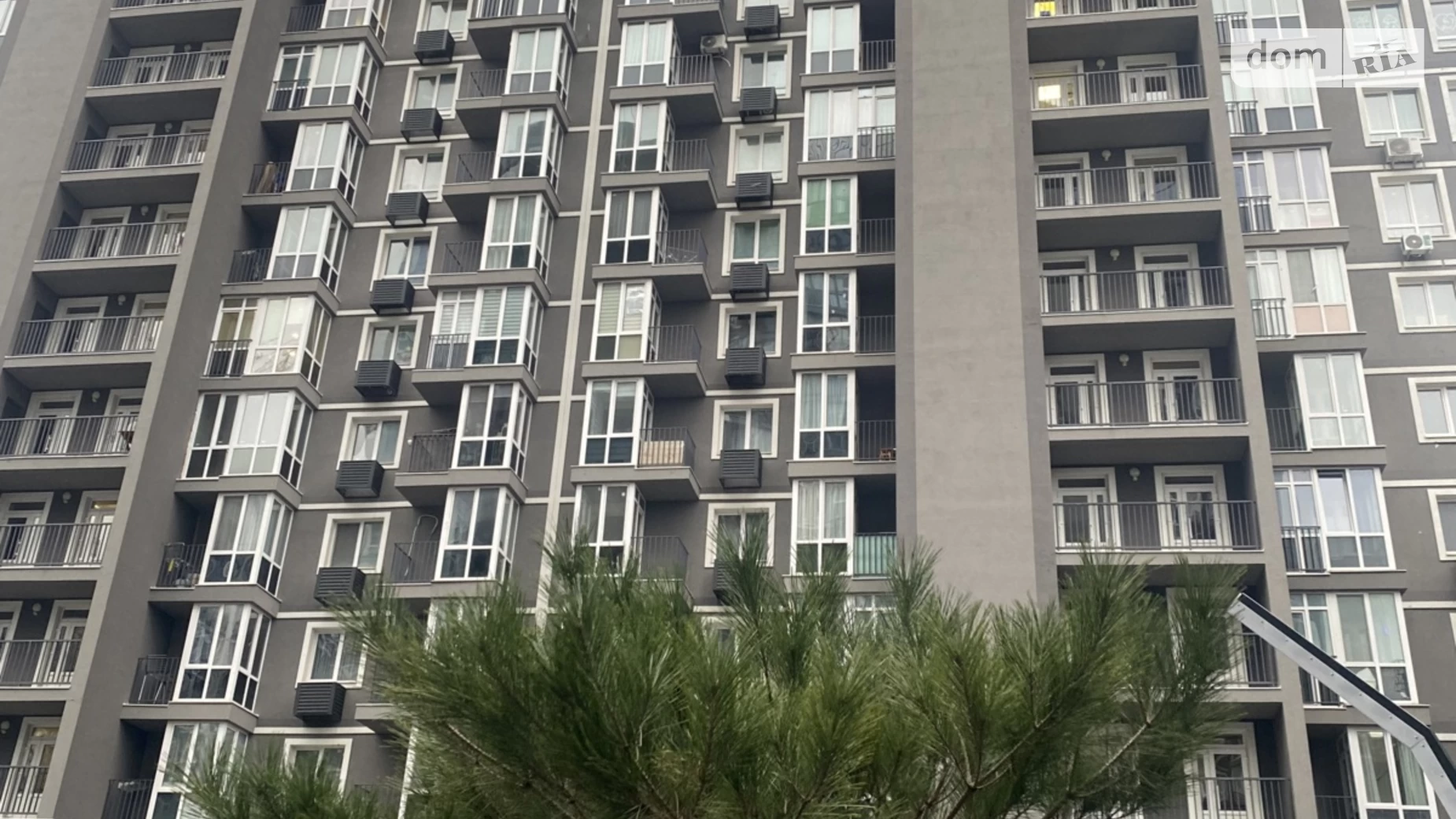 Продается 1-комнатная квартира 37 кв. м в Буче, бул. Леонида Бирюкова, 2А - фото 2