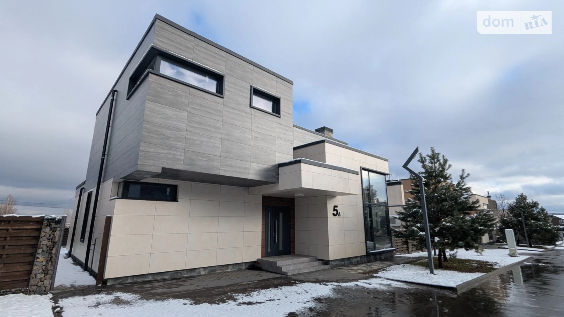 Продается дом на 2 этажа 263 кв. м с баней/сауной, цена: 375000 $ - фото 2