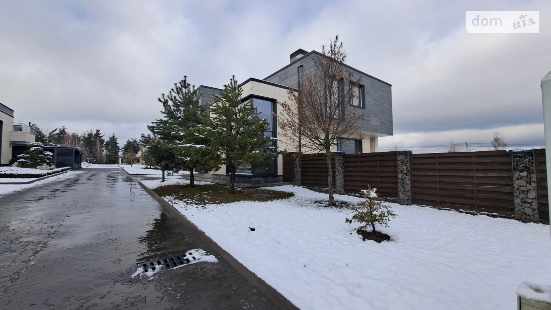 Продается дом на 2 этажа 263 кв. м с бассейном, цена: 375000 $ - фото 4